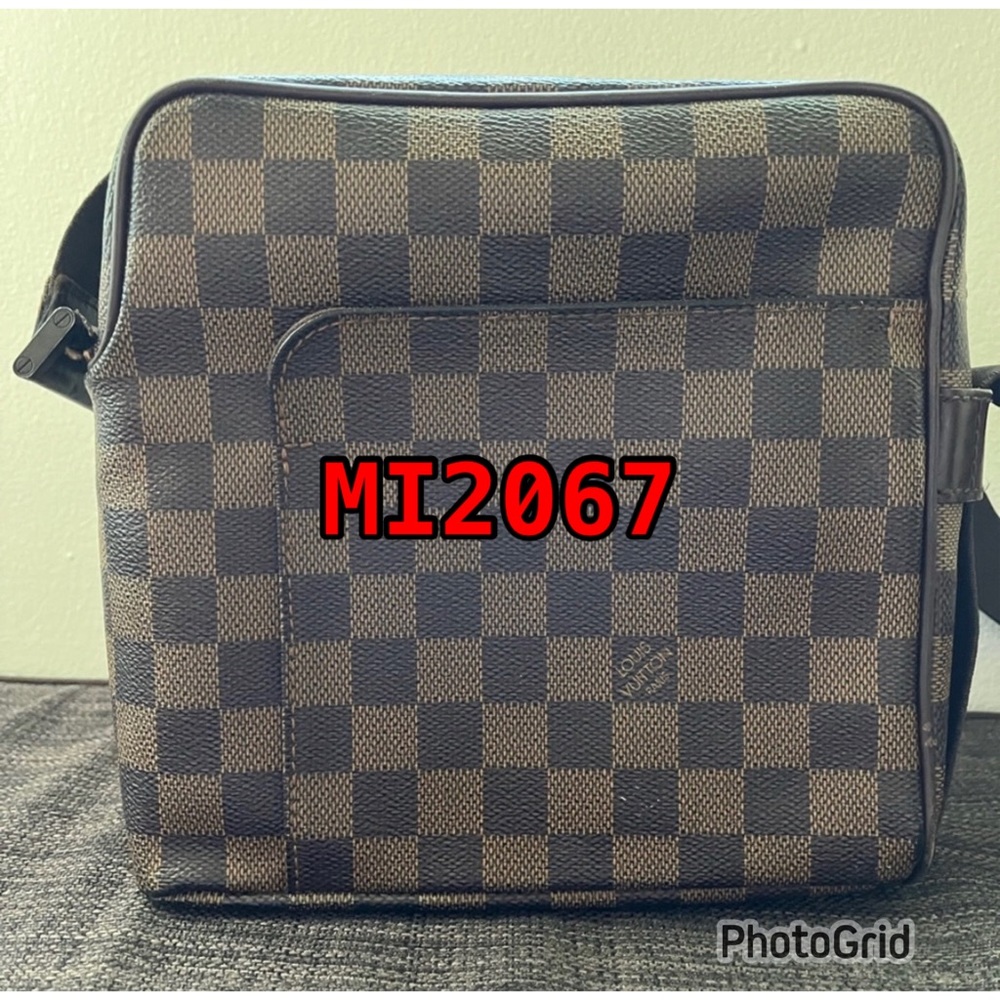 This purse is authentic returns are welcome